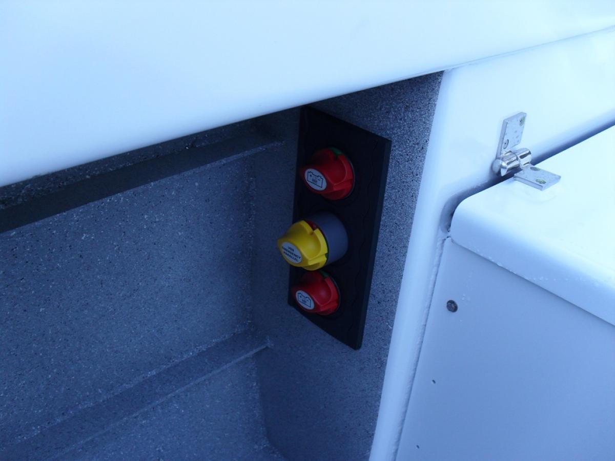 Automatic Twin battery system by Hitech Marine