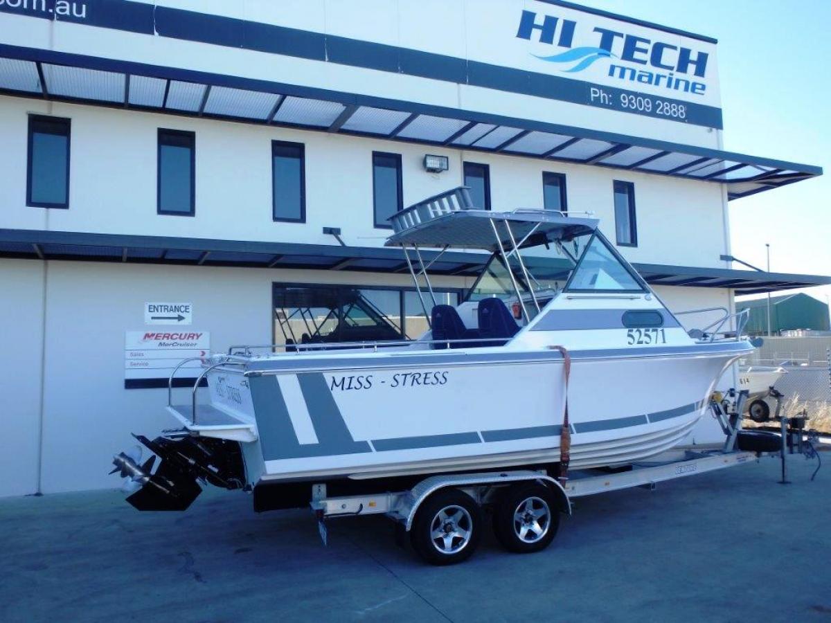 Penguin 23 foot Sports Fish Bravo 3
