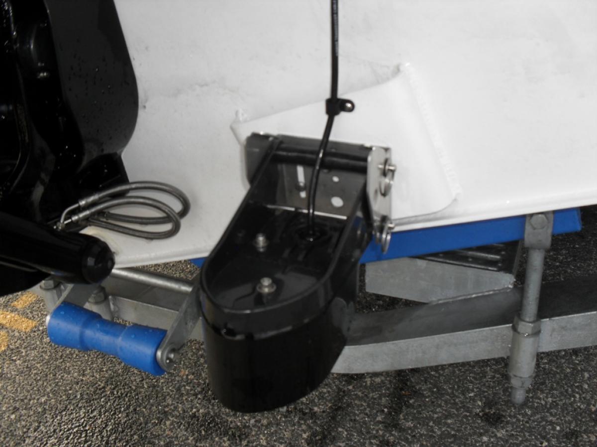 Simrad electronics fit out by Hitech Marine