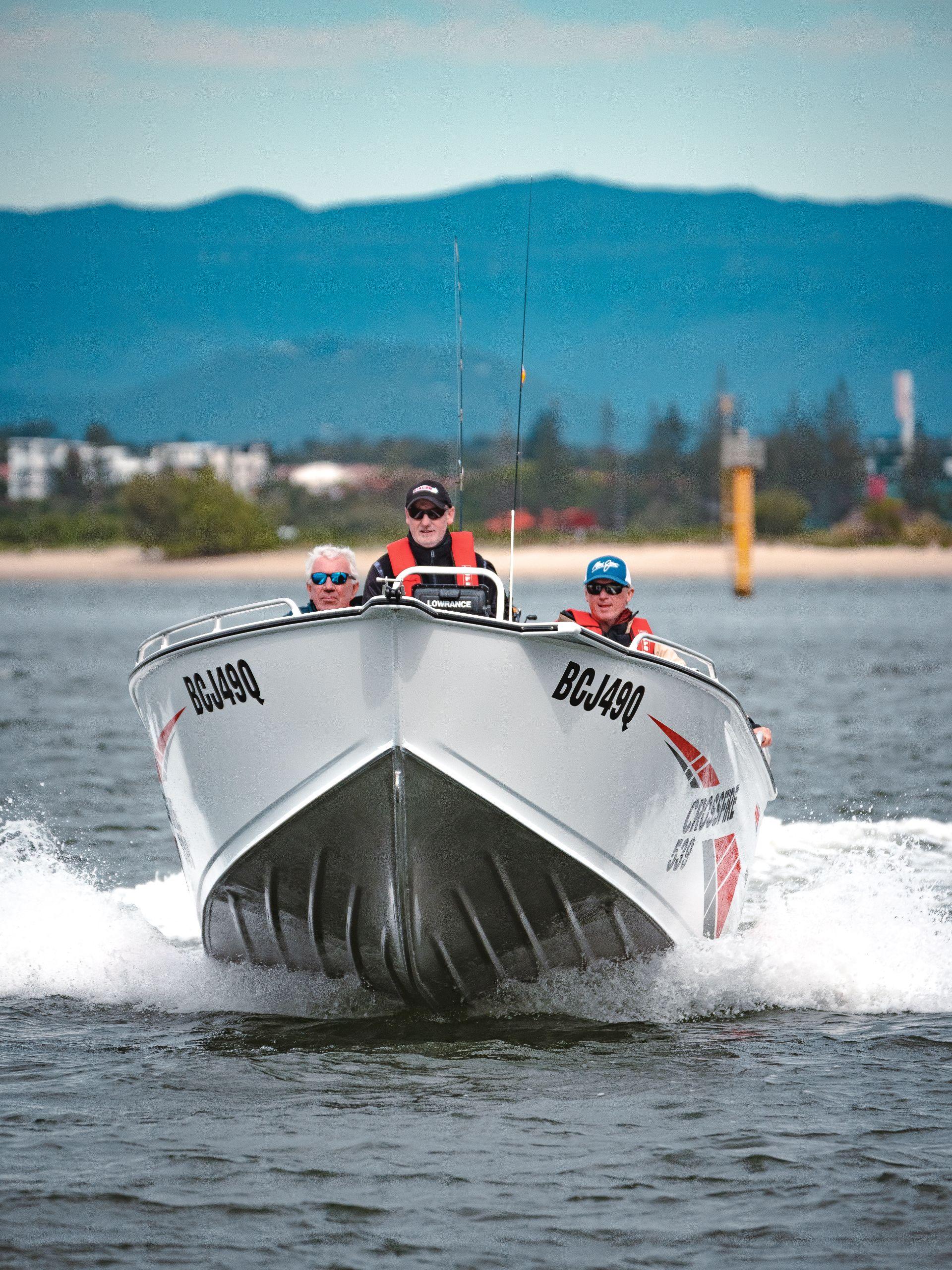 Stacer 539 Crossfire Side Console (SC) Hybrid Fishing Boat / Bowrider