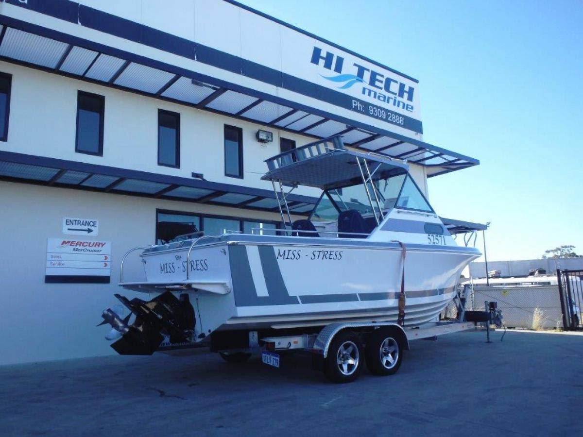 Penguin 23 foot Sports Fish Mercruiser 4.5L